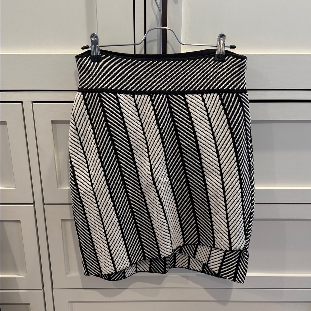Make black & White Chevron Knit Skirt